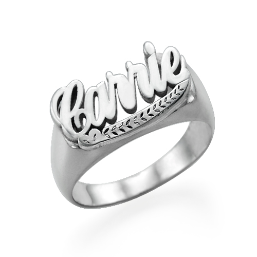 Anillo con Nombre en Estilo “Carrie”